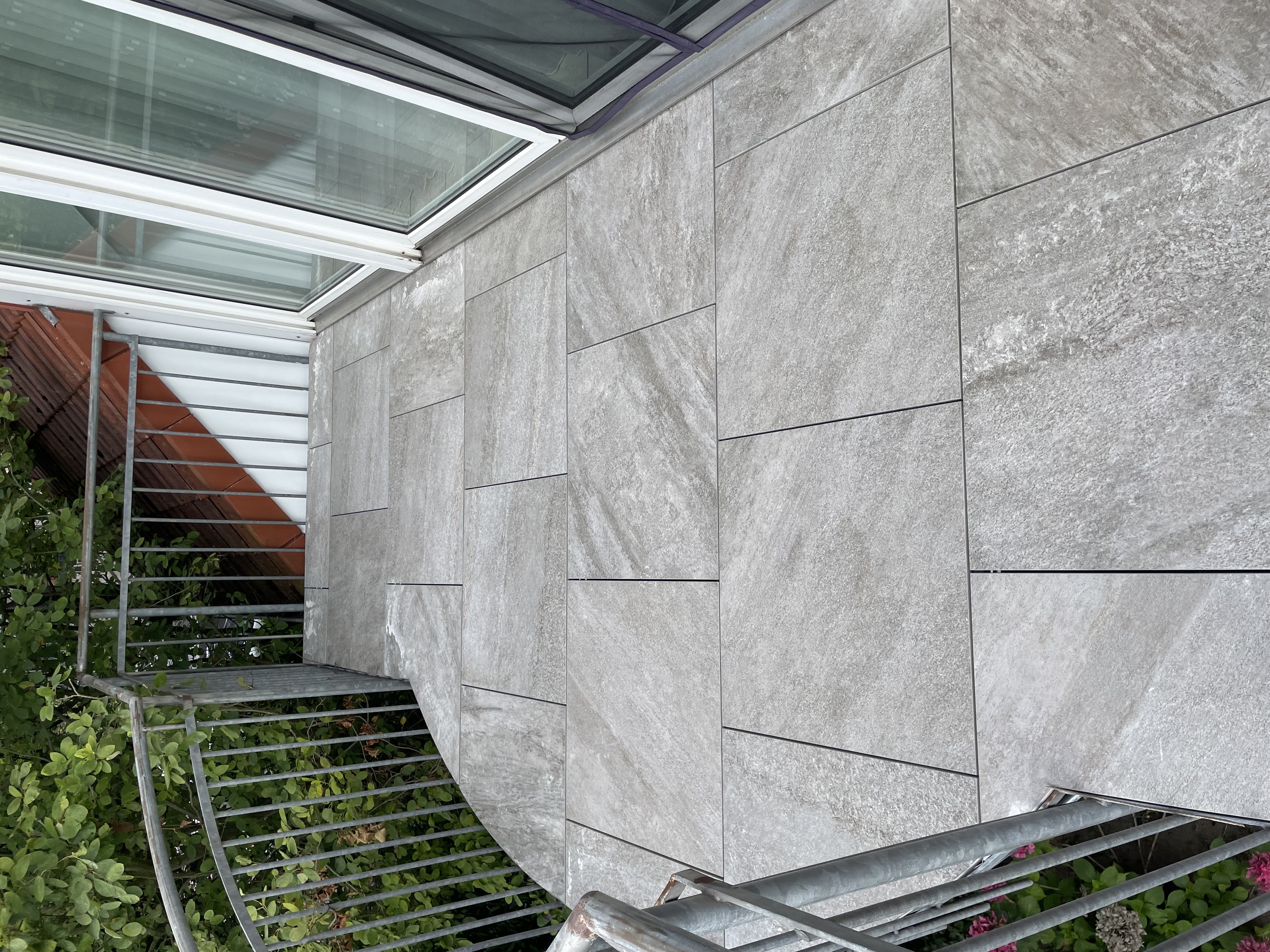 Balkonsanierung mit Plattenbelag